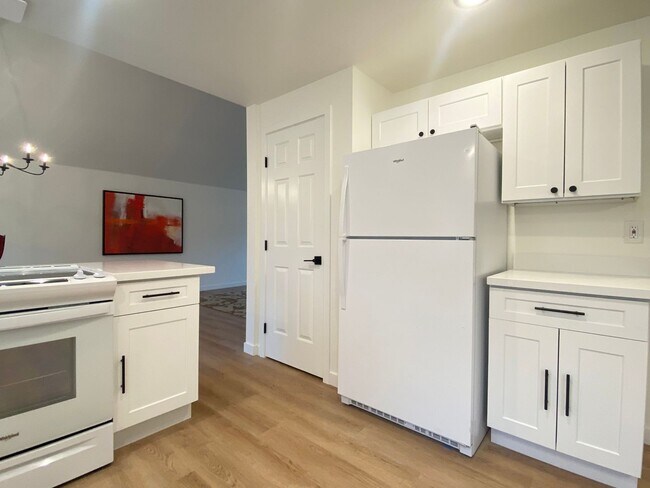 Building Photo - FULLY UPDATED Auburn home near Thomas Jefferson HS