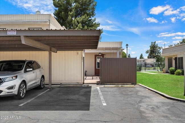 Building Photo - 1001 E Lodge Dr