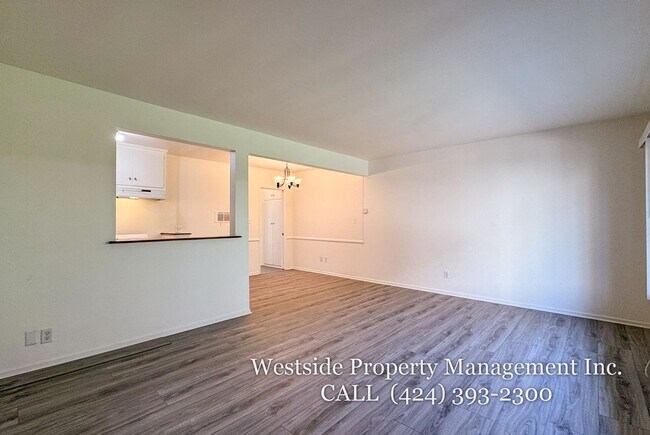 Building Photo - 145 N La Peer Dr