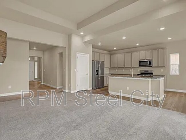 Building Photo - 753 S Laurue Dr