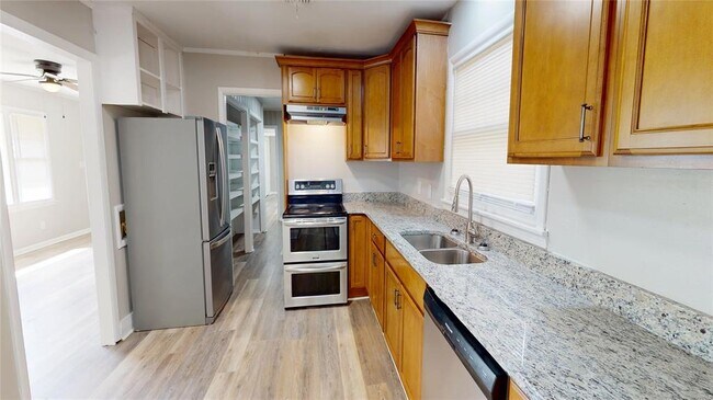 Building Photo - 1003 Geneva St