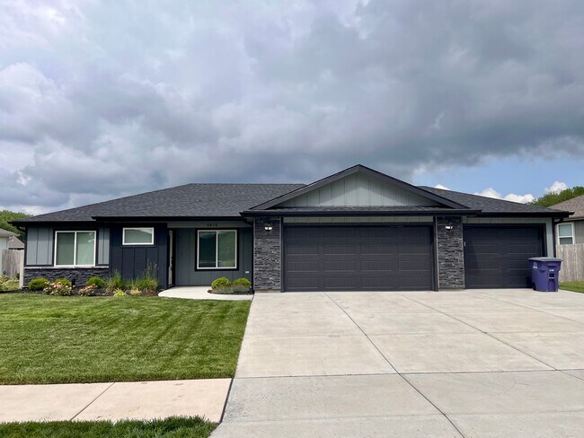Building Photo - Modern Single-Family Home in Scenic Meadows Neighborhood
