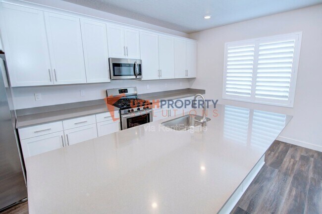Building Photo - 2697 N Snowberry Dr