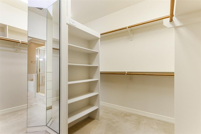 Building Photo - 3115 Evergreen Oak Dr