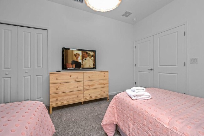 Building Photo - 1053 Splash Shot Pl