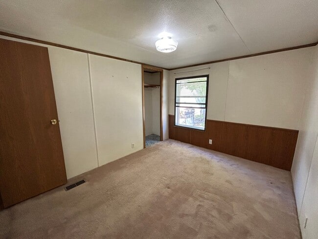 Building Photo - 3 Bed 2 Bath Mobile Home W/ Many Amenities...