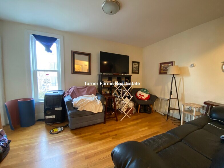 Building Photo - 11 Leverett St