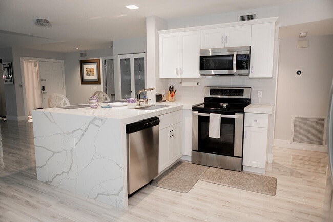 Building Photo - 5700 Coach House Cir