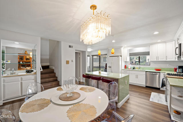 Building Photo - 5711 Owensmouth Ave