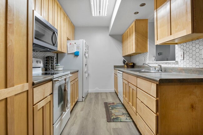 Building Photo - 4160 S Oak Meadows Dr