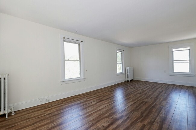 Building Photo - 54 W Branchville Rd