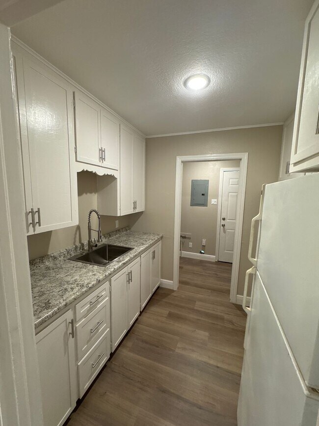 Building Photo - NORTH 40TH DUPLEX