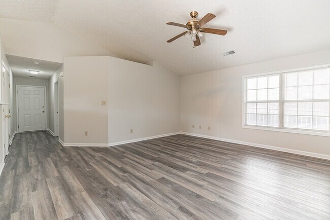 Building Photo - Three bedroom rental on Woodhaven Pl
