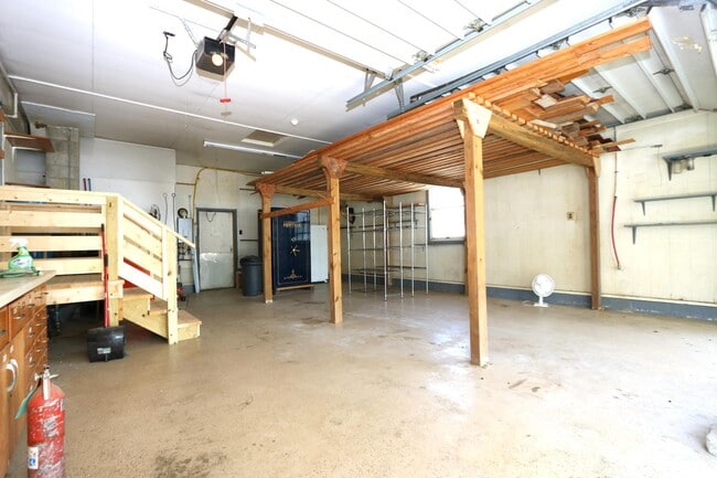 Building Photo - 30317 Marva Rd
