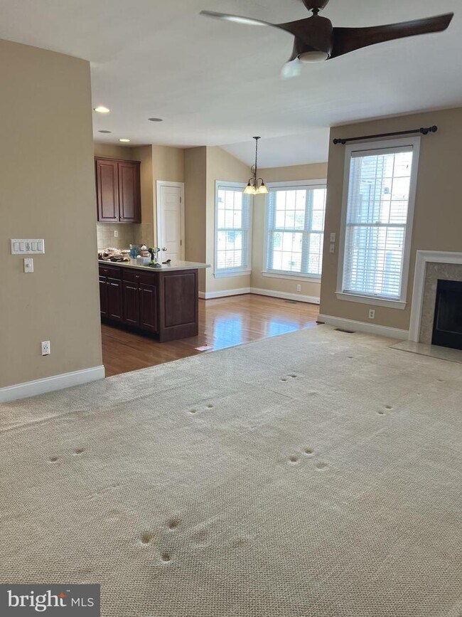 Building Photo - 2303 Dorchester St W