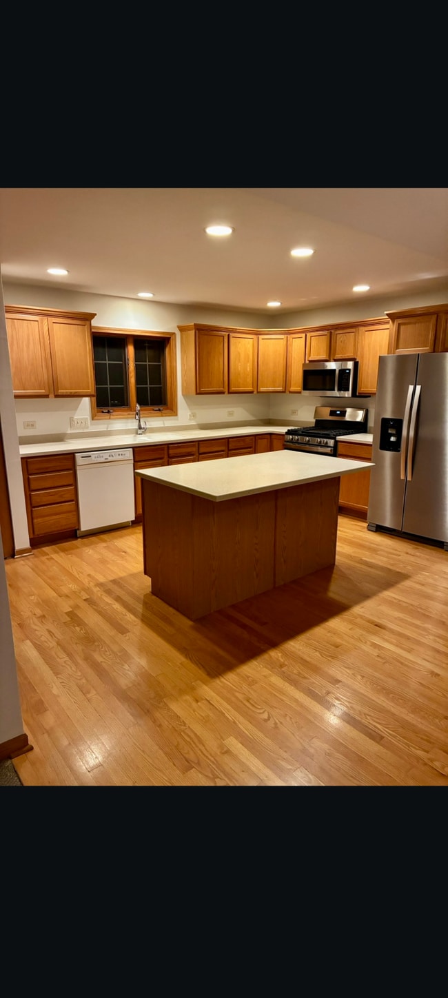 Building Photo - 230 Red Hawk Dr