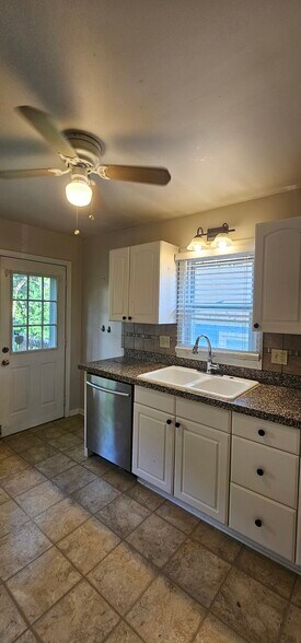 Building Photo - 4504 Terrace St