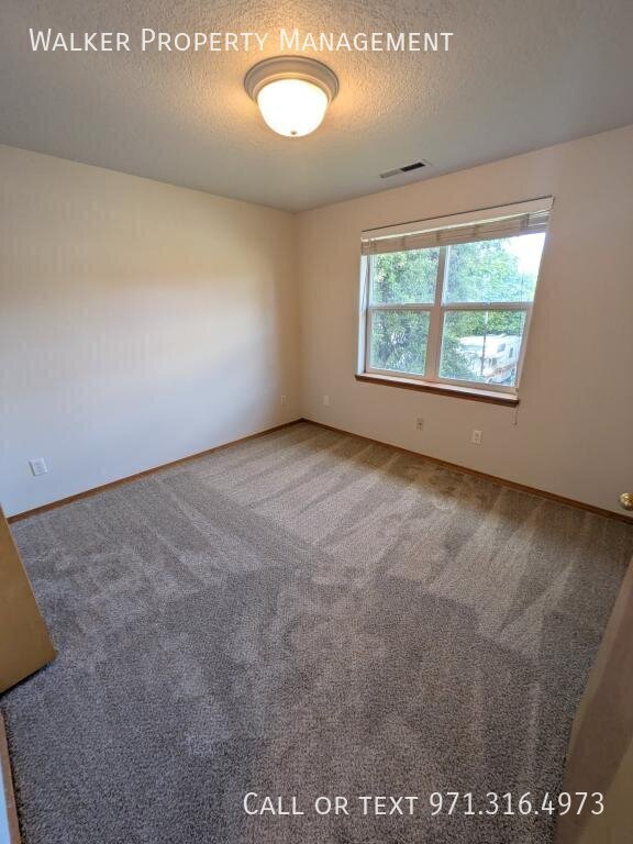 Building Photo - 709 Ella Ct