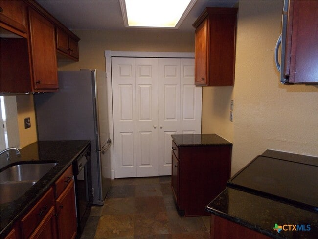 Building Photo - 1414 Leander