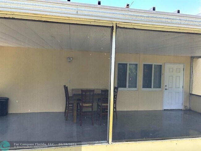 Primary Photo - 1443 NE 56th St