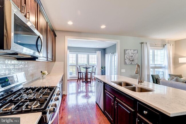 Building Photo - 20637 Erskine Terrace