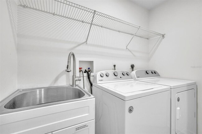 Building Photo - 9826 Heron Pointe Dr