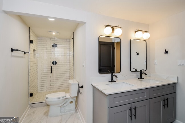 Building Photo - 234 Pinehurst Ln