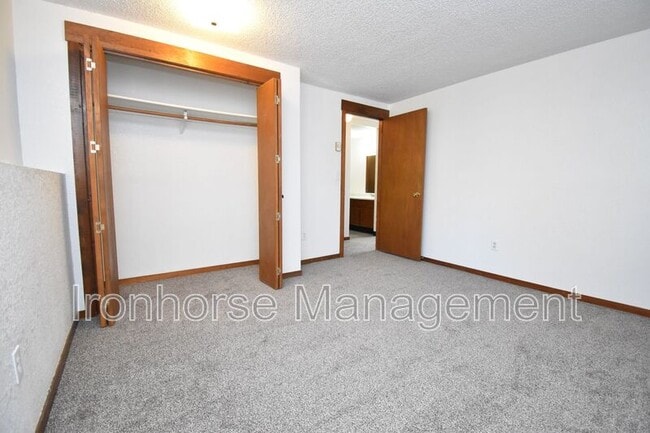 Building Photo - 119 S 15th Ave