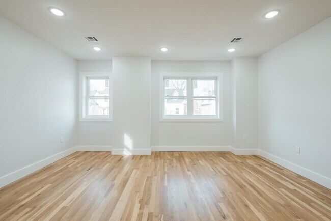 Building Photo - 90 Hollywood Ave