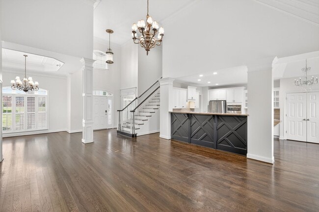 Building Photo - Beautiful 6BR Executive Brentwood Home with Pool