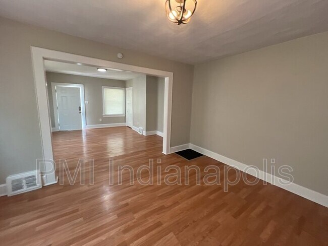 Building Photo - 310 N Riley Ave