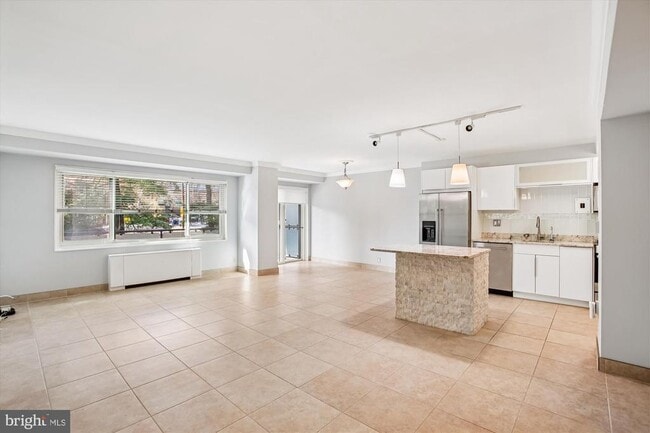 Building Photo - 4201 CATHEDRAL Ave NW