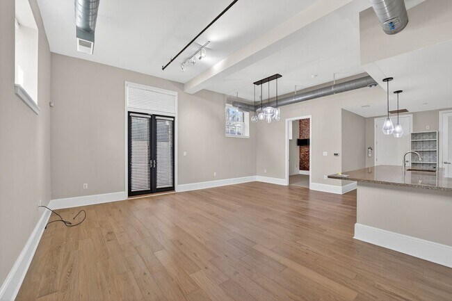 Building Photo - Available Now! 2 Bed // 2 Bath in Bloomingdale / Ledroit Park with Parking!