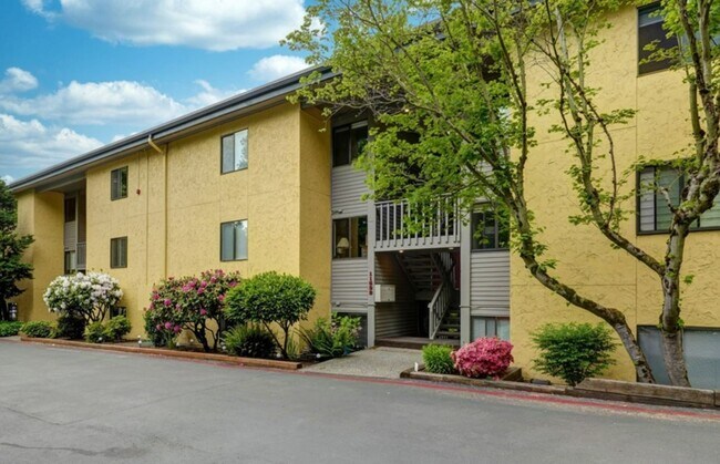 Building Photo - 2bd/2ba Kirkland Condo