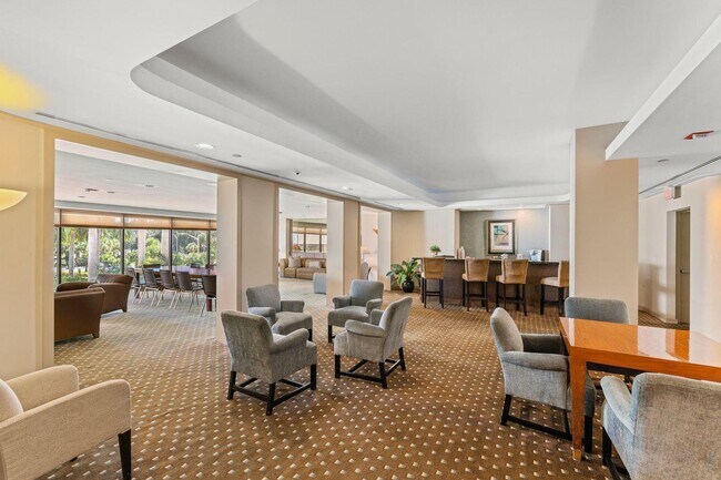 Building Photo - 529 S Flagler Dr