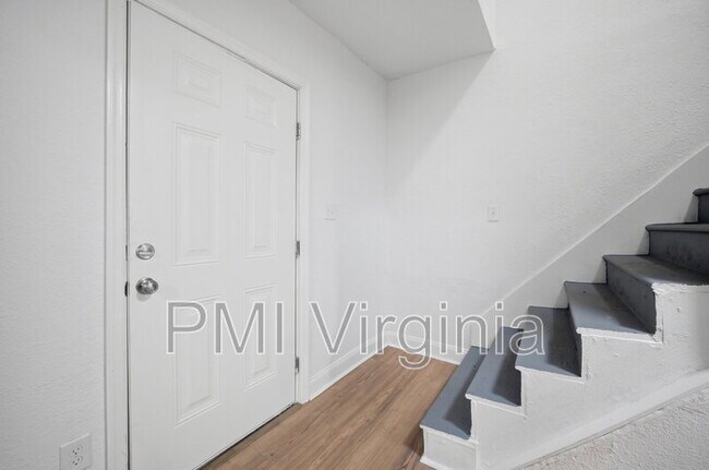 Building Photo - 307 N 4th St