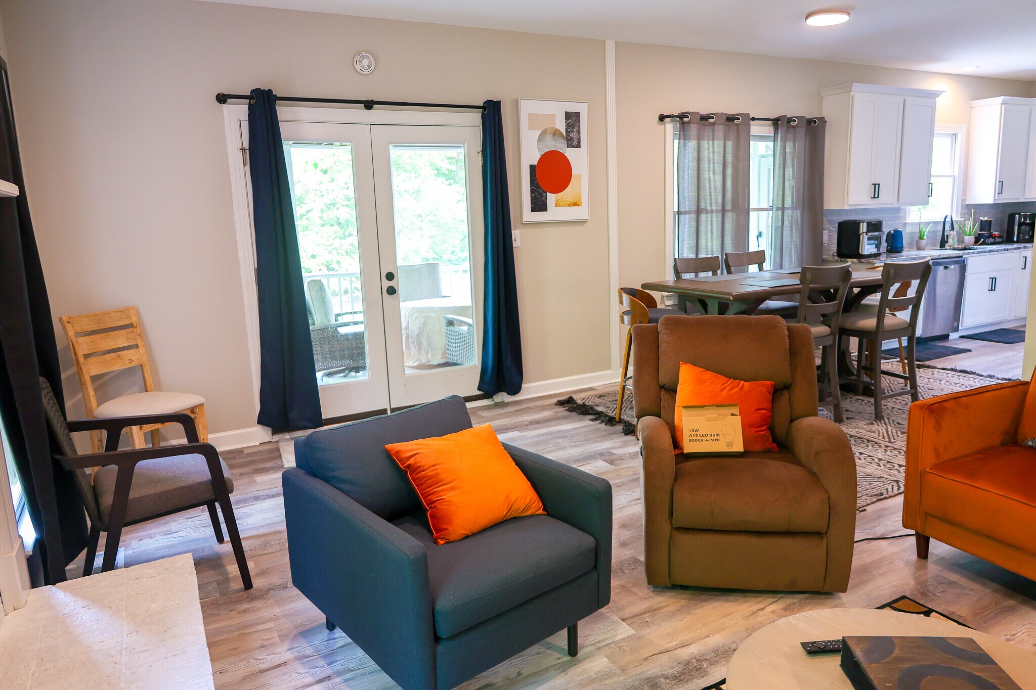 Building Photo - 1208 Enchanted Oaks Dr