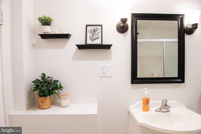 Building Photo - 3809 Ventnor Ave