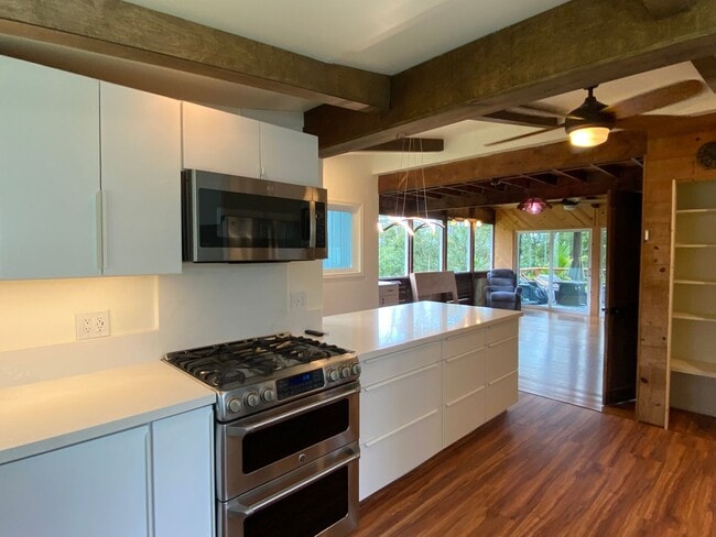 Building Photo - Private Hideaway on 1 Acre -Hawaiian Paradise Park