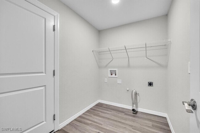 Building Photo - 412 NE 25th St