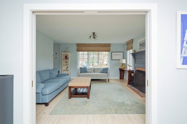 Building Photo - 27 Talkhouse Walk