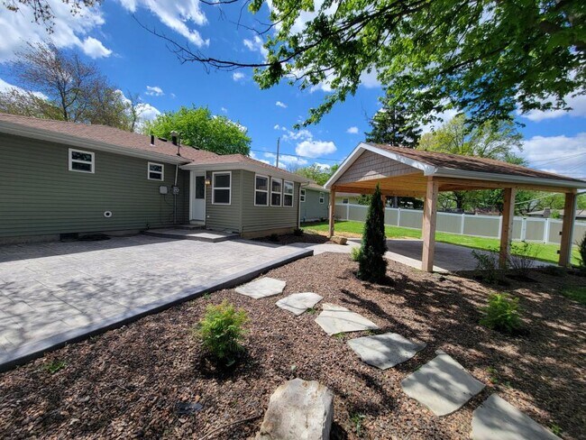 Building Photo - 3771 Bruneal St