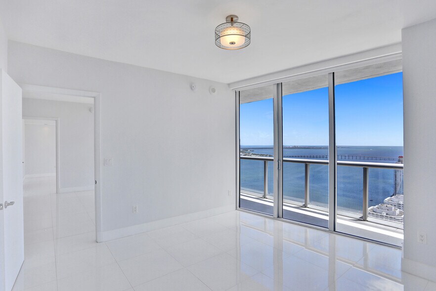 Building Photo - 495 Brickell Ave