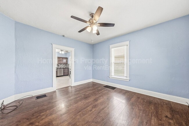 Building Photo - 704 W Johnson St