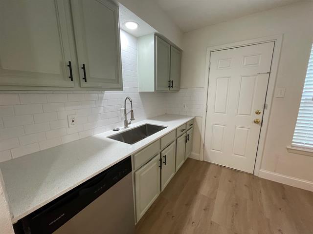 Building Photo - 208 Hosack St