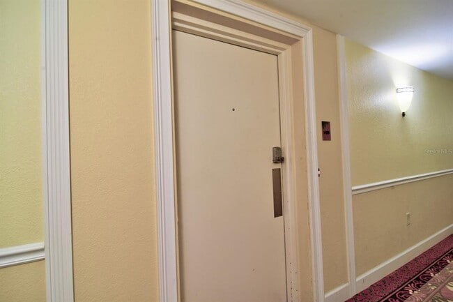 Building Photo - 4900 Brittany Dr S