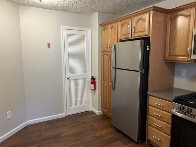 Building Photo - 149 Tulip Ln