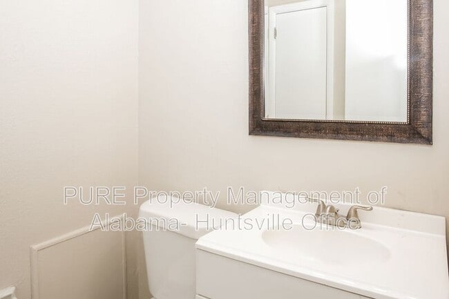 Building Photo - 4209 Tee Jay Dr NW