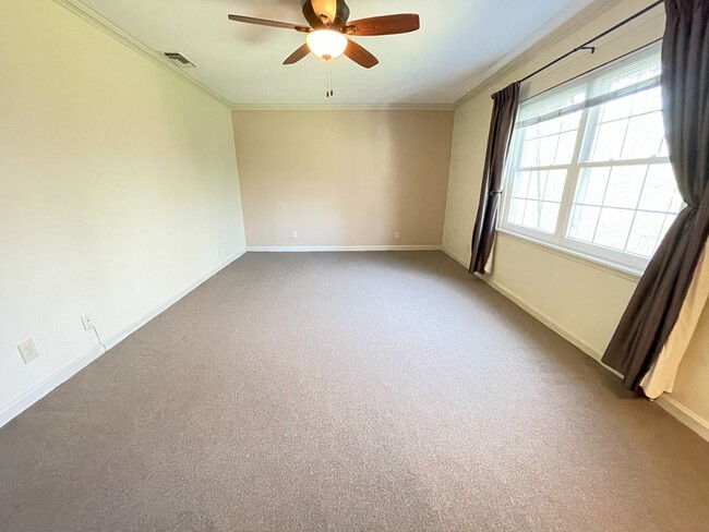 Building Photo - Beautiful Banbury...Lovely 2 bedroom off E...