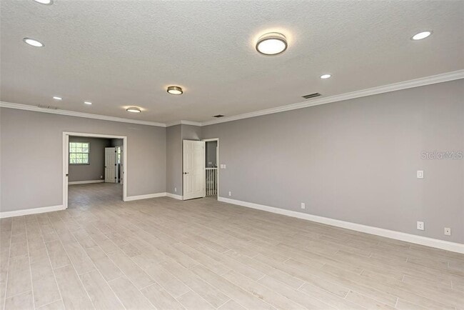 Building Photo - 1648 Bayshore Dr